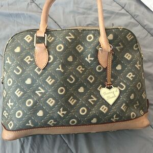 DOONEY & BOURKE Authentic and vintage nice size bag